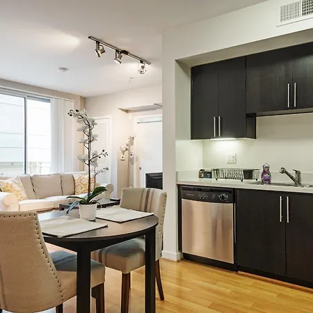 Modern Studio In Santa Monica Apartment
